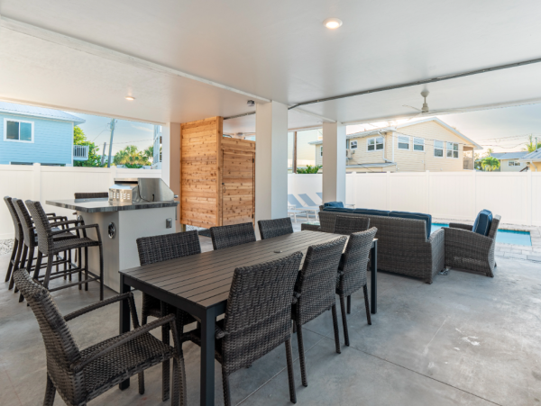 Modern Coastal Beach House - Perfect for Families & Groups